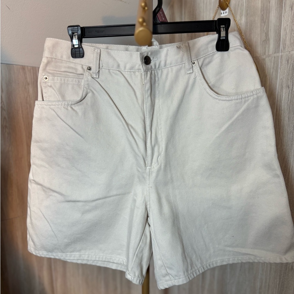 Honors High-Rise Cream Jean Shorts - Classic Five-Pocket Style
